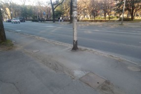 Staklo na biciklističkoj stazi kod MESŠC-a