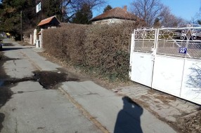 Opasna rupa na prometnoj pešačkoj i biciklističkoj stazi na Paliću