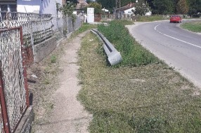 Odvaljena saobraćajna ograda na Makovoj sedmici