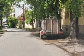 Prikolica u Tolstojevoj ometa redovno odvijanje saobraćaja