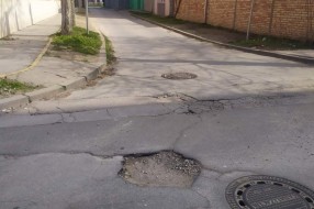 Udarna rupa u ulici Ivana Broza