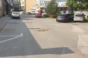 Udarne rupe u Ulici Vuka Karadžića