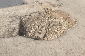 Udarne rupe u Ulici Vuka Karadžića