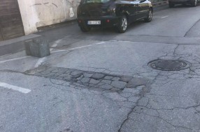 Udarne rupe u Ulici Vuka Karadžića