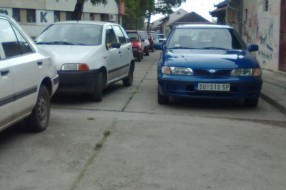 Parkiranje kod Tesline pijace