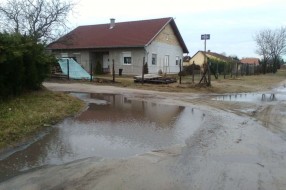 Omladinska ulica u katastrofalnom stanju