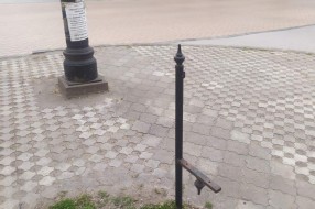 Nedostaje kanta za smeće u Ulici braće Radić (kod raskrsnice sa Kumičićevom)