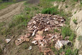 Nesavesno odlaganje otpada kod nekadašnjeg mosta na Y kraku