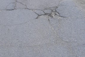 Ogromne rupe duž ulice Isidore Sekulić