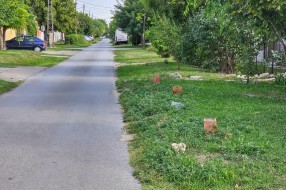 Trotoar po kom se ne može hodati u Novom selu