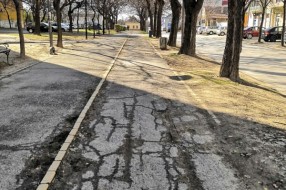 Biciklistička staza na Prozivci u veoma lošem stanju