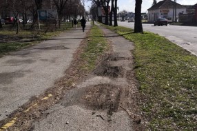 Biciklistička staza na Prozivci u veoma lošem stanju