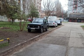 Parkiranje na zelenoj površini na Radijalcu