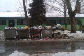 Smeće ispred zabavišta Ciciban