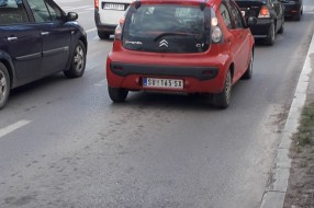 Urušena slivna rešetka na Beogradskom putu