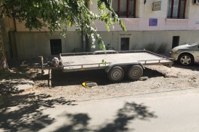 Uzurpiranje javne površine (Ulica Ive Lole Ribara ispred broja 9)