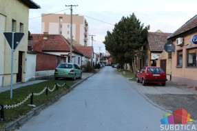 Jednosmerna ulica Jo Lajoša (ne poštuju se saobraćajni znakovi)