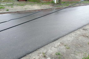 Telefonski kablovi vise skoro do poda (Hrastova ulica)