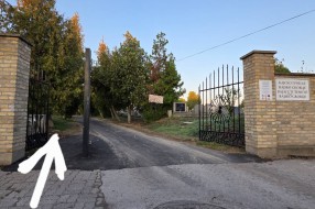 Zatvorena kapija Bajskog groblja pre 16 časova