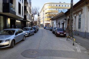 Oštećenja vozila u Ulici Vuka Karadžića
