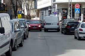 Oštećenja vozila u Ulici Vuka Karadžića