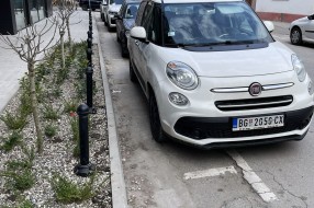 Oštećenja vozila u Ulici Vuka Karadžića