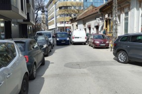 Oštećenja vozila u Ulici Vuka Karadžića