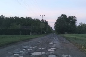 Udarne rupe na cementnoj stabilizaciji u ulici Ane Frank