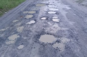 Udarne rupe na cementnoj stabilizaciji u ulici Ane Frank