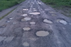 Udarne rupe na cementnoj stabilizaciji u ulici Ane Frank