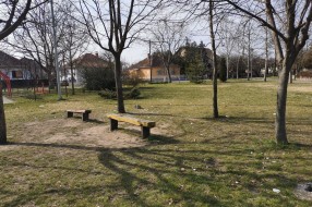 Neuredan park za decu u Aleksandrovu