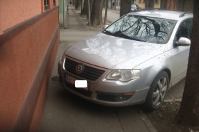 Toleriše se bahato parkiranje u Harambašićevoj i Dinka Zlatarevića