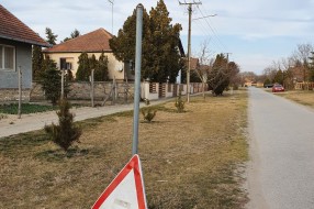 Saobraćajni znak - za popravku ili zamenu (Ulica Otmara Majera, Kelebija)