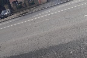 Pešački prelaz na Beogradskom putu izbledeo, auti jure bez zaustavljanja