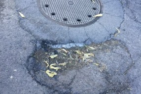 Očajan deo puta kod zgrada na Karađorđevom putu