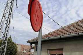 Saobraćajna ogledala na raskrsnici ulica Bore Stankovića i Vatroslava Lisinskog