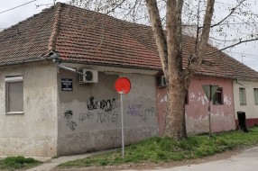 Saobraćajna ogledala na raskrsnici ulica Bore Stankovića i Vatroslava Lisinskog