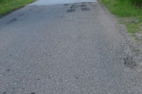 Udarne rupe na putu u ulici Starine Novaka