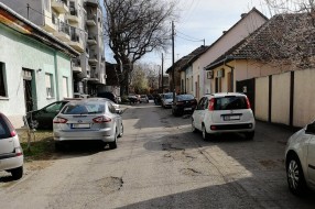 Svakodnevno bahato parkiranje u ulici Boška Vujića od strane istog vozila