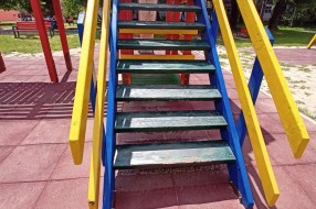 "Obnovljeno" dečije igralište na Prozivci i dalje nebezbedno