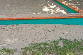 "Obnovljeno" dečije igralište na Prozivci i dalje nebezbedno