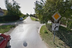 Razbijeno ogledalo na uglu Fočanske i Mačvanske ulice