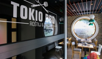 8. mart uz tamburaše u Tokio BBQ restoranu
