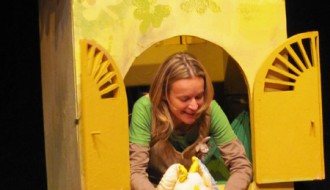 Teatar u pelenama: Šarena priča