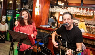 Akustična svirka: Goca i Laki