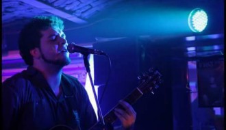 Akustična svirka: Andrej Ademi