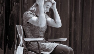 Eva Peterfi-Novak: JEDNA ŽENA – monodrama Regine Sabo