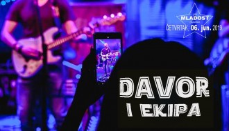 Akustična svirka: Davor i ekipa
