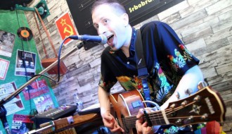 Jedan čovek ansambl "Ćao draga"