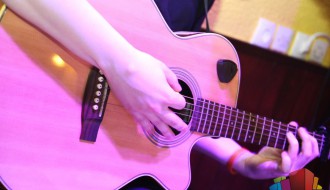 Akustična svirka: Davor Knežević